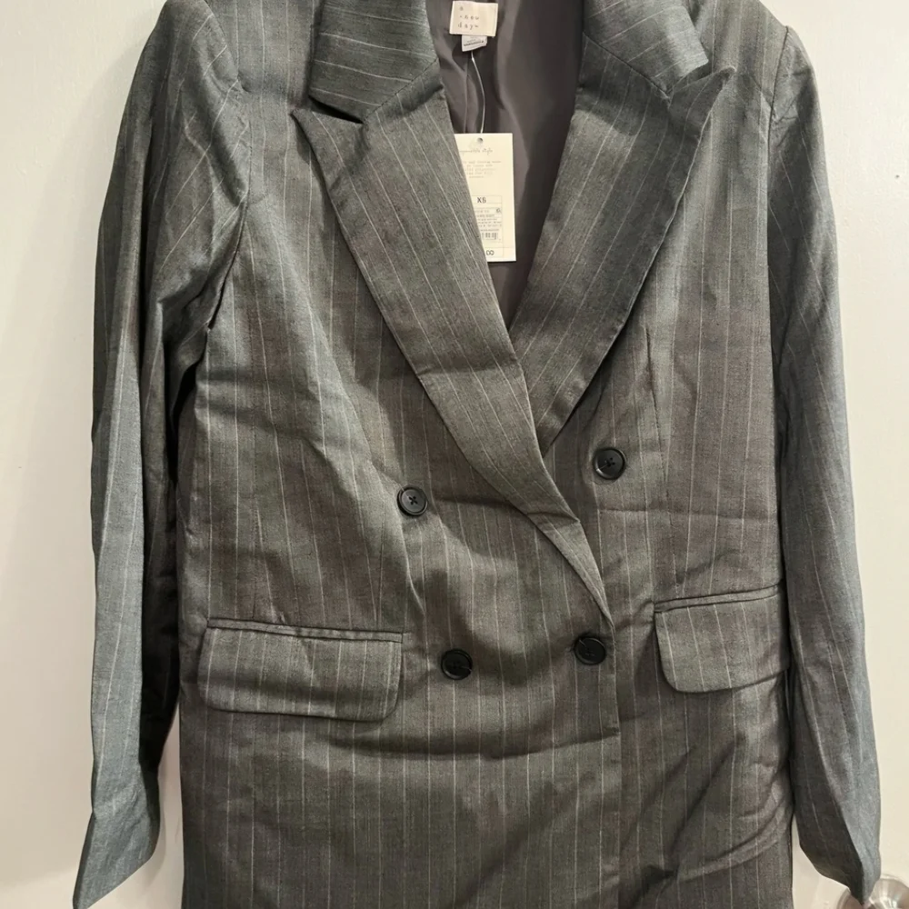 a new day Women's Charcoal Pinstripe Blazer Sz XS- NWT - Picture 3 of 5